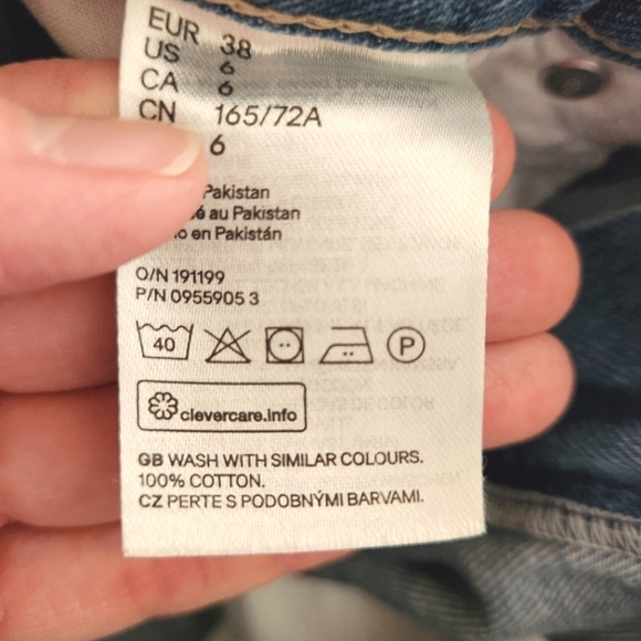 EUC Lee x H&M Wide Ultra High Waist Flare Jeans, Size 6, Actual Size 4 - Picture 5 of 7